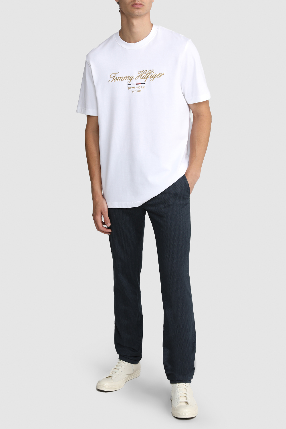 חולצת טי עם רקמה